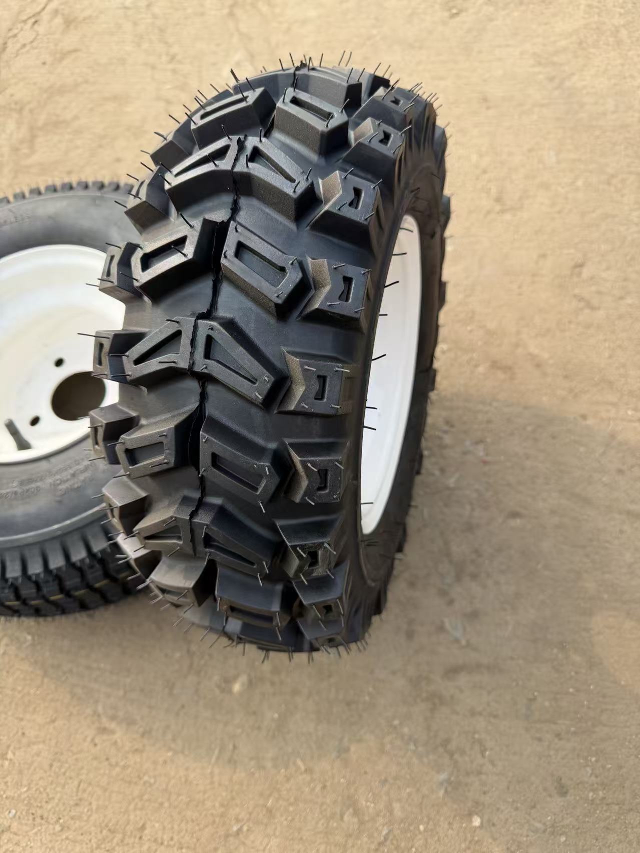 WorkWagon 100 Trail & Terrain tire with an all-terrain tread for trails and loose gravel